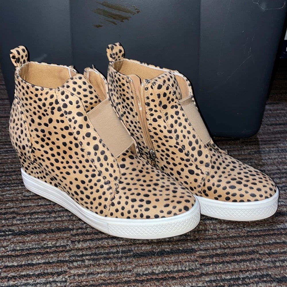 Wedge shoes